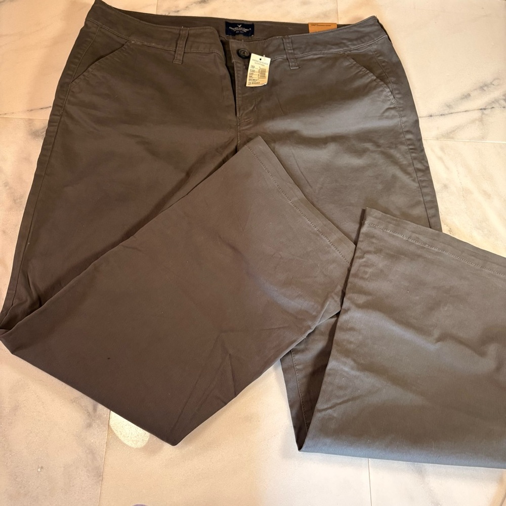 American Eagle Outfitters Women’s Straight Leg Pants in Olive